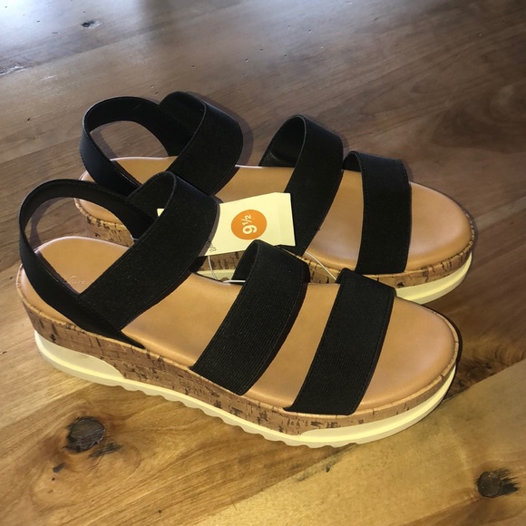 Universal Thread Shoes - Brand new high top shoes!